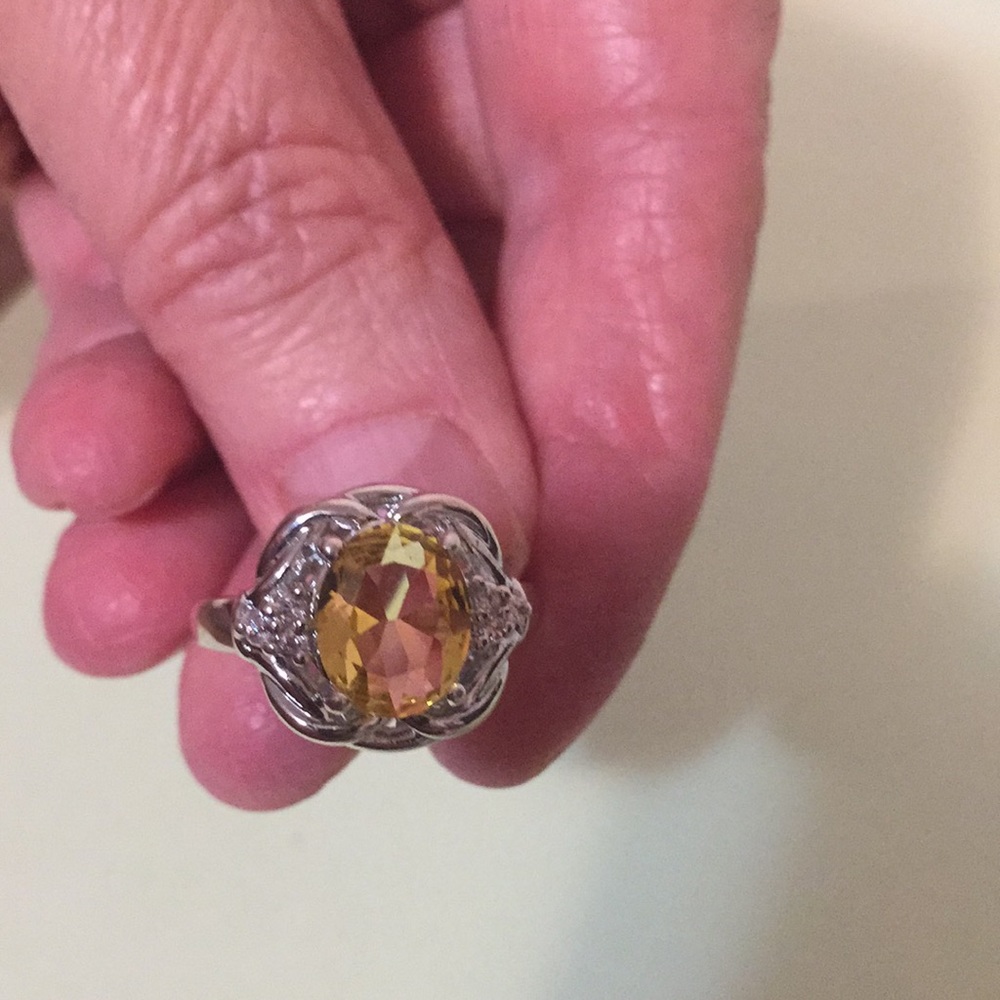 Gorgeous ring, size 7 1/2, costume jewelry
